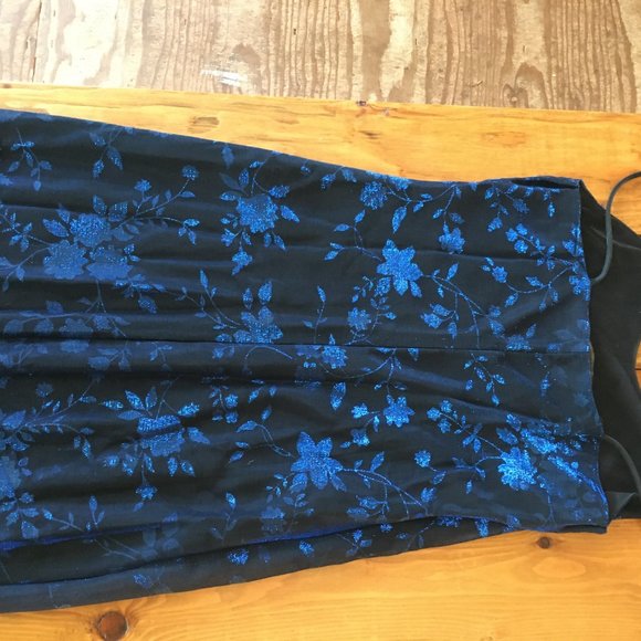 evening gown - Picture 2 of 3